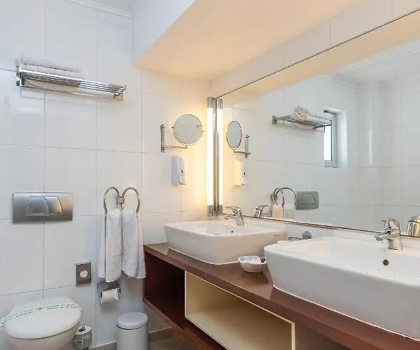 Anissa הרסוניסוס